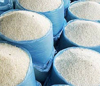 Gạo là mặt hàng chiến lược, giá gạo tăng mạnh trong những ngày qua, đã khiến người dân ở nhiều nước đổ xô đi mua gạo tích trữ.
