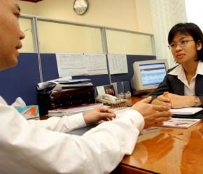 Việc quy định nhiều loại giấy phép con đã gây thêm tốn kém tiền bạc, thời gian cho 6Pg88.con độc quyền mỗi ngày - Ảnh: Việt Tuấn.