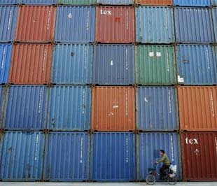 Container xếp tại một cảng biển ở Thượng Hải. Pg88 com chính chủ của Trung Quốc trong tháng trước đã giảm 2,2% so với cùng kỳ năm ngoái - Ảnh: Reuters.
