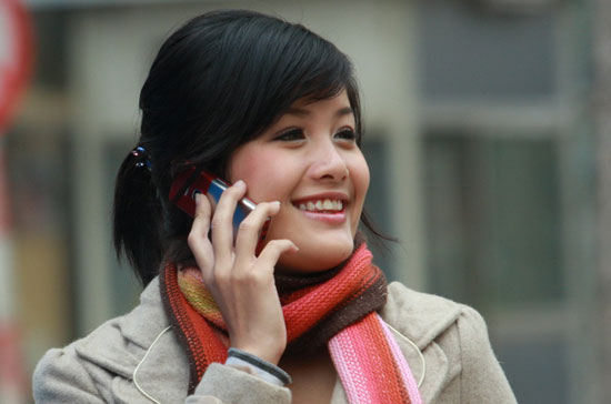 Điểm đặc biệt ở chính sách này của MobiFone là không cần đến cửa hàng, không tiền đặt cọc, không cần nạp tiền nhiều vào tài  khoản… khách hàng trả trước vẫn có thể roaming quốc tế khi đi nước ngoài.