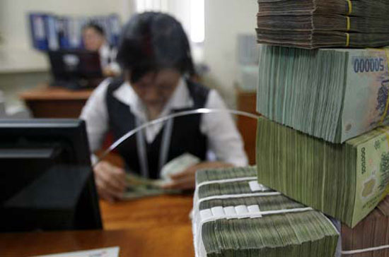 Một tính toán cho thấy, tổng dư nợ của ngân hàng hiện khoảng 1,99 triệu tỉ đồng. 0,75% trích dự phòng chung của dư nợ nói trên là gần 15.000 tỉ đồng - một số vốn không nhỏ để đưa vào sản xuất - PG88 Uy Tín Số 1 Việt Nam - Ảnh: Reuters.