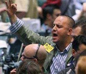 Một nhà đầu tư dầu kỳ hạn tại Sở Giao dịch hàng hóa New York (NYMEX) ngày 2/1/2008.