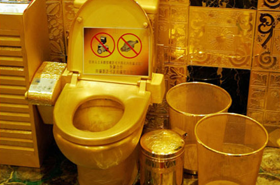 Vàng ngoài tác dụng tích trữ, còn được coi là nguyên liệu chế tác ra những sản phẩm đặc biệt.