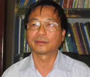 "Trong bối cảnh hiện nay thì việc điều chỉnh phải tính tới mục tiêu ưu tiên kiềm chế lạm phát, chứ không thể nào tăng đồng loạt được, không cho phép tăng đồng loạt."