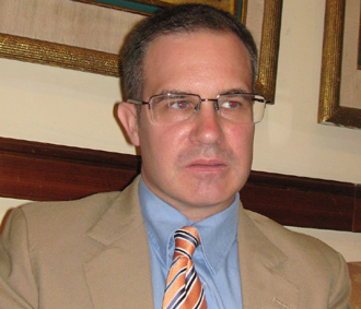 Luật sư Thomas J. Treutler.