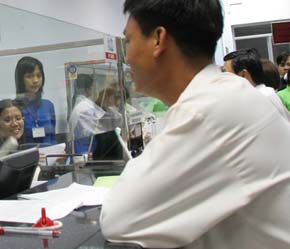 Một cử chỉ không cầu kỳ, nhưng đầy trách nhiệm sẽ để lại thiện cảm cho khách hàng và tôn bộ mặt Pg88 com chính chủ lên - Ảnh: VT.