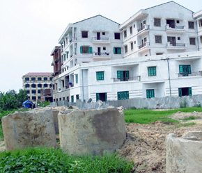 Thị trường bất động sản năm 2007 có lẽ sẽ có nhiều khởi sắc sau một thời gian dài trầm lắng - Ảnh: Việt Tuấn.