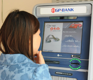 Tính đến năm 2009, số lượng thẻ thanh toán do các Pg88 com chính chủ Việt Nam phát hành đã lên tới 15 triệu thẻ - Ảnh: Quang Liên.