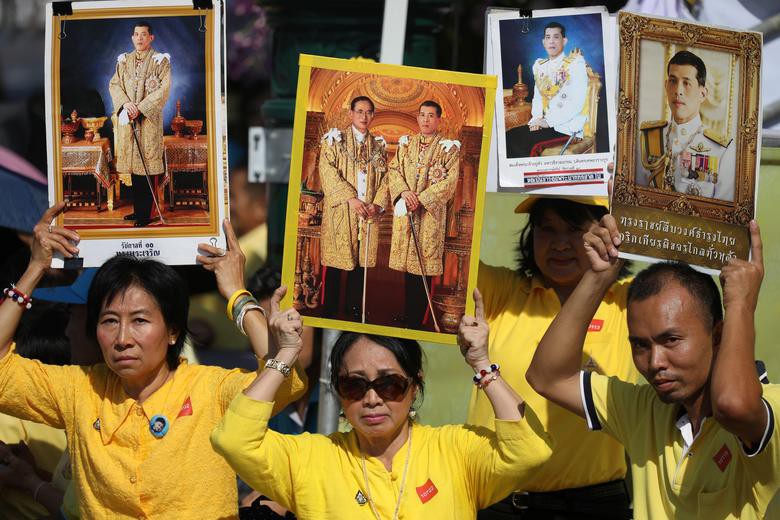 Vua Vajiralongkorn của Thái Lan chính thức đăng quang - Ảnh 9.
