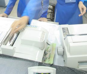 Nguồn tiền đặt cọc, khoản thu trước khi chuyển cho 6Pg88.con độc quyền mỗi ngày trong cổ phần hoá lần đầu hiện nay là khá lớn - Ảnh: Việt Tuấn.