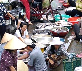 Một số mặt hàng PG88 xổ số, casino, bóng đá sẽ được xem xét giảm thuế - Ảnh: TP.