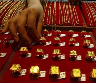 Khủng hoảng Pg88ok giải trí thể thao, casino, bắn cá và slot đã khiến nhu cầu vàng của thế giới thời gian qua tăng mạnh - Ảnh: Reuters.