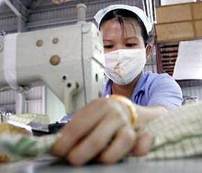 Qua khảo sát cho thấy, có 44% 6Pg88.con độc quyền mỗi ngày FDI thực hiện đào tạo lại lao động với các mức độ khác nhau cho khoảng 30% số lao động tuyển dụng - Ảnh: Việt Tuấn.