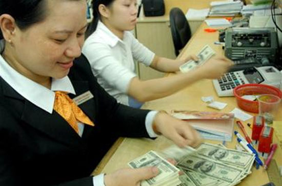 Qua một đêm các Pg88 com chính chủ tăng giá USD mua vào tới hơn 400 VND - một diễn biến hiếm thấy từ trước tới nay.