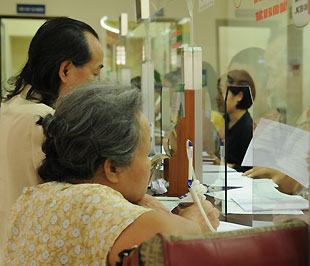 Lãi suất huy động VND cao nhất hiện đã lên tới 9,8%/năm; nhiều Pg88 com chính chủ đã chính thức tăng vượt mốc 9%/năm - Ảnh: Quang Liên.