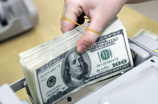 Sau vài ngày chững giá dưới 21.300 đồng, USD thị trường tự do sáng nay bất ngờ bật lên mức 21.350 đồng.