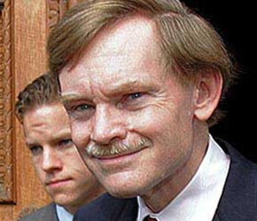 Chuyến thăm của ông Zoellick nhằm tìm hiểu và lắng nghe xem WB nên làm gì để đóng vai trò hiệu quả hơn trong việc đẩy mạnh PG88 hơn 2,1 triệu thành viên toàn cầu - Ảnh: AP.