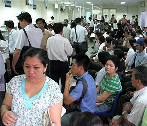Người dân chờ đợi, chen chúc để được đăng ký PG88 Uy Tín Số 1 Việt Nam.