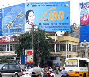 Đây là một trong những loại hình quảng cáo ngoài trời truyền thống, được dân trong nghề gọi là “billboard”.