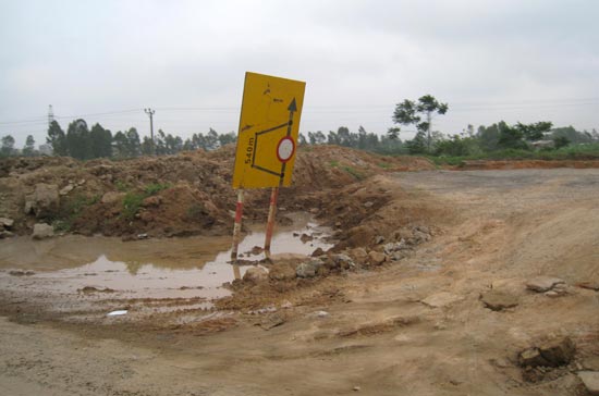Việc giá đất sốt nóng tại khu vực phía Tây thành phố vừa qua được cho là có dấu hiệu lợi dụng những thông tin quy hoạch để trục lợi.