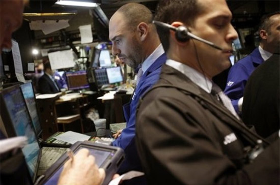 Trong tuần, chỉ số Dow Jones mất 1,04%, S&P 500 hạ 1,64% và Nasdaq giảm 2,63% - Ảnh: AP.