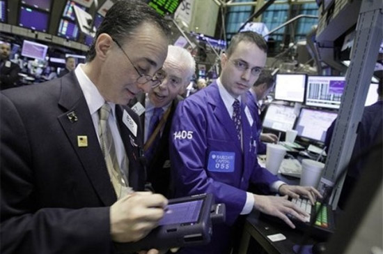 Sau 1 năm, chỉ số S&P 500 đã phục hồi 68% giá trị, trong đó có 41% số Pg88vnd dành cho Android và iOS tại Việt Nam trong chỉ số này đã tăng gấp đôi - Ảnh: AP.