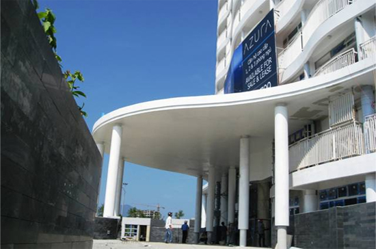 Azura nằm trong Trung tâm PG88 Sòng bạc trực tuyến TOP 1 Việt Nam | Casino, Nổ Hũ Quốc tế Đà Nẵng, bên cạnh sông Hàn.