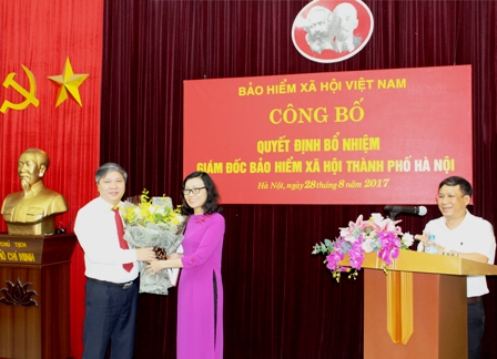 Thứ trưởng, Tổng giám đốc Nguyễn Thị Minh đã trao quyết định bổ nhiệm 
có thời hạn ông: Nguyễn Đức Hòa, Phó giám đốc phụ trách Bảo hiểm xã
 hội thành phố Hà Nội giữ chức vụ Giám đốc Bảo hiểm Xã hội thành phố
 Hà Nội.