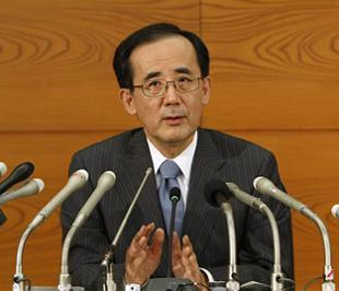 Thống đốc Pg88 com chính chủ Trung ương Nhật Masaaki Shirakawa trong buổi họp báo tại Tokyo ngày 31/10/2008 - Ảnh: Reuters.