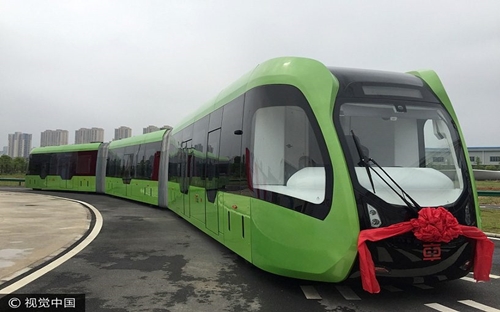 Tàu tự lái (ART) được sản xuất bởi công ty CRRC. Đây là tàu tự lái chạy điện đầu tiên trên thế giới. Con tàu 3 toa này có thể chở 307 hành khách với vận tốc tối đa khoảng 70km/h.<br>