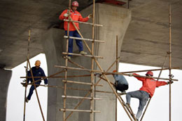 Công nhân Trung Quốc đang xây dựng tại một Link Trang Chủ PG88.Com Mới #2026.