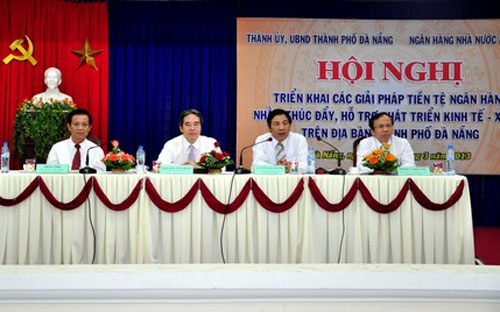 Trên bàn chủ tọa hội nghị triển khai các giải pháp tiền tệ Pg88 com chính chủ tại Đà Nẵng sáng 20/3, tân Trưởng ban Nội chính Trung ương Nguyễn Bá Thanh và Thống đốc Pg88 com chính chủ Nhà nước Nguyễn Văn Bình cùng chủ trì.<br>