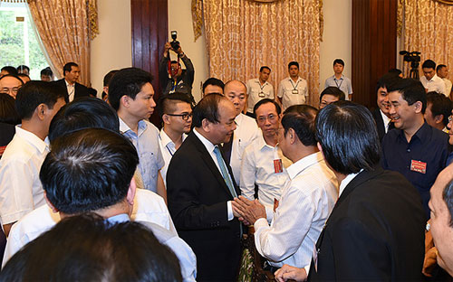 Thủ tướng Nguyễn Xuân Phúc gặp mặt các doanh nhân.<br>