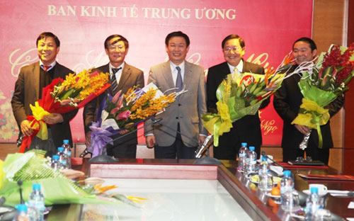 Lễ trao quyết định của Bộ Chính trị về việc bổ nhiệm hai phó trưởng ban PG88 ⭐ Link trang chủ số 1 nhà cái PG88 com casino slot Trung ương chuyên trách và ba phó trưởng ban PG88 ⭐ Link trang chủ số 1 nhà cái PG88 com casino slot Trung ương kiêm nhiệm. <br>