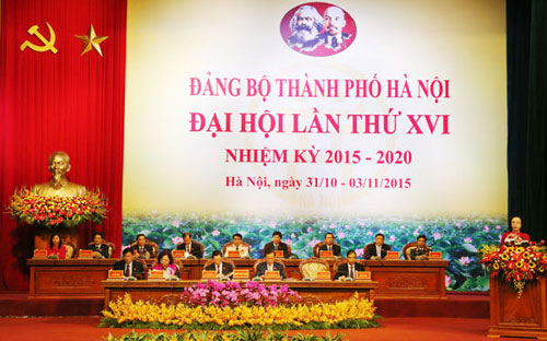 Trong số 61 bí thư mới của các địa phương có 38 người tái cử, 3 người là nữ và 2 người dưới 40 tuổi.<br>