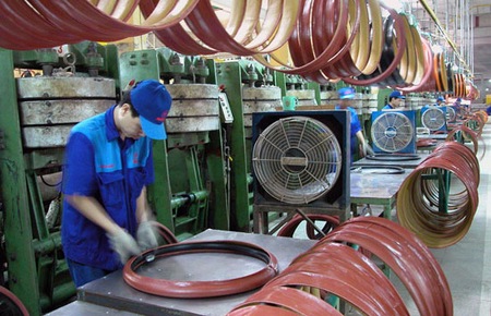 Tổng giá trị thua lỗ mà các 6Pg88.con độc quyền mỗi ngày khai báo lên tới 40.000 tỷ đồng.