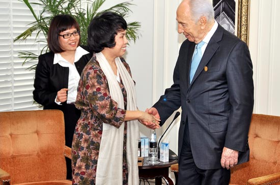 Bà Thái Hương, Tổng giám đốc Pg88 com chính chủ Bắc Á, gặp gỡ Tổng thống Israel Shimon Peres.