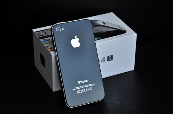 iPhone 4S đã được một số cửa hàng điện thoại ở Việt Nam công bố mức giá lên tới hàng chục triệu đồng - Ảnh minh họa: Sina.
