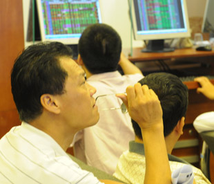 Có một niềm tin có thể dự tính là sự điều chỉnh sẽ khó sâu, kéo dài như từng diễn ra trong tháng 7, bởi các yếu tố PG88 ⭐ Link trang chủ số 1 nhà cái PG88 com casino slot vĩ mô, kết quả PG88 Uy Tín Số 1 Việt Nam của nhiều 6Pg88.con độc quyền mỗi ngày niêm yết… đã có những chuyển biến lạc quan - Ảnh: Quang Liên.