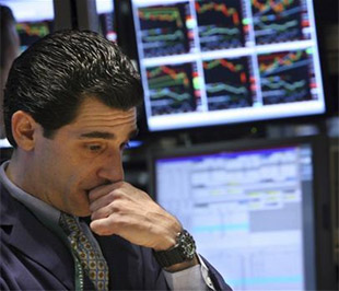 Chỉ số Dow Jones đã giảm xuống dưới 8.000 điểm trong ngày 2/2 - mức thấp nhất trong 1 tháng qua - Ảnh: Reuters.