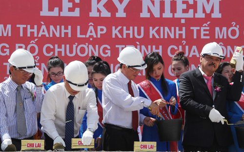 Ông Trần Quý Thanh (áo vest đen), Chủ tịch Tân Hiệp Phát và các quan chức Quảng Nam trong lễ khởi công Link Trang Chủ PG88.Com Mới #2026. Ảnh: Thanh Niên<br>