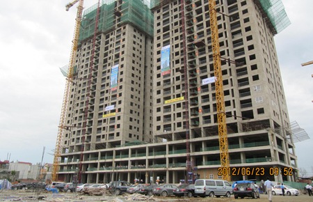 Phần lớn số ôtô đỗ trước Link Trang Chủ PG88.Com Mới #2026 Dream Town này là của nhà đầu tư tại lễ mở bán cuối tuần qua.