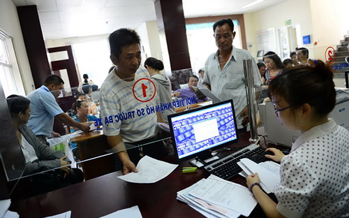 Kể từ năm 2014, tỷ lệ thu lệ phí trước bạ đối với ôtô chở người dưới 10 chỗ ngồi đăng ký lần đầu sẽ đồng loạt ở mức 10%, duy chỉ có Hà Nội thu ở mức 12%.