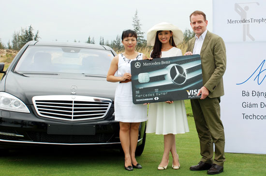 Mercedes-Benz và Pg88 com chính chủ Techcombank đã chính thức cho ra mắt sản phẩm chung là thẻ tín dụng VISA hạng Platinum.