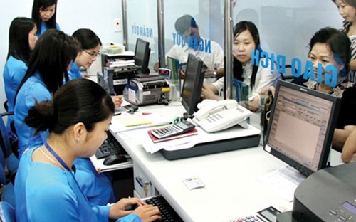 Giao dịch tại Eximbank.