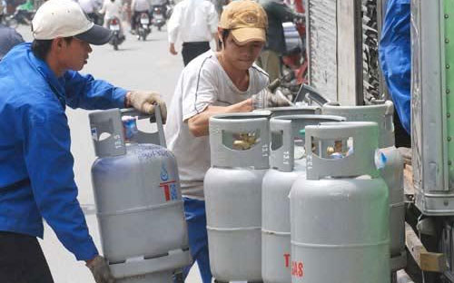 Việc giảm giá bán lần này được Saigon Petro lý giải là do giá 
gas bình quân thế giới trong tháng đã giảm 82,5 USD/tấn xuống còn 812,5
 USD/tấn.
