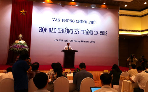 Bộ trưởng - Chủ nhiệm Văn phòng Chính phủ Vũ Đức Đam chủ trì buổi họp báo chiều 28/10.<br>