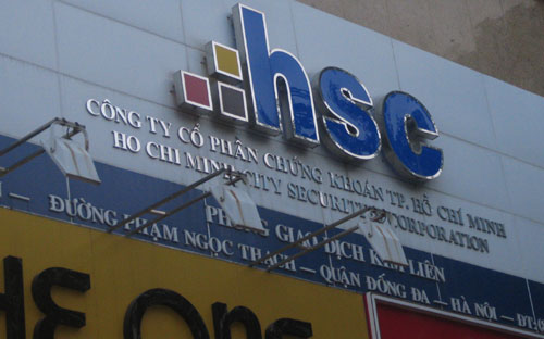Bên ngoài phòng giao dịch HSC - Kim Liên, nơi một nhân viên môi giới bị Ủy ban 6Pg88.com nhà cái xử phạt 85 triệu đồng do cho khách hàng bán khống Pg88vnd dành cho Android và iOS tại Việt Nam.