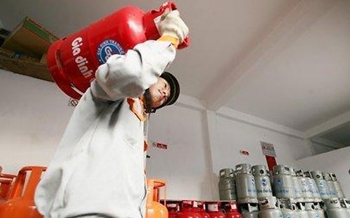 Giá gas liên tục giảm kể từ đầu năm, nhưng tổng mức mức giảm chỉ là 11.000 
đồng/bình/12kg.