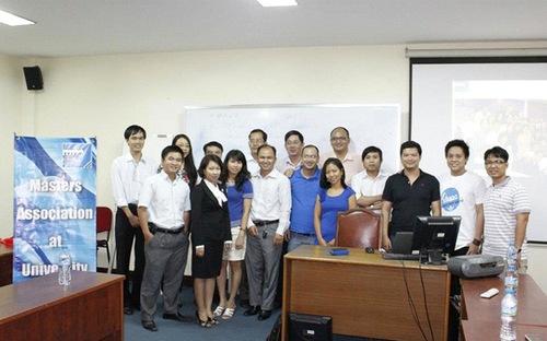 Sự lớn mạnh không ngừng của cộng đồng cựu học viên thạc sỹ Bolton đã 
được được đánh dấu bằng sự ra đời của Hội thạc sỹ trường Đại học Bolton.